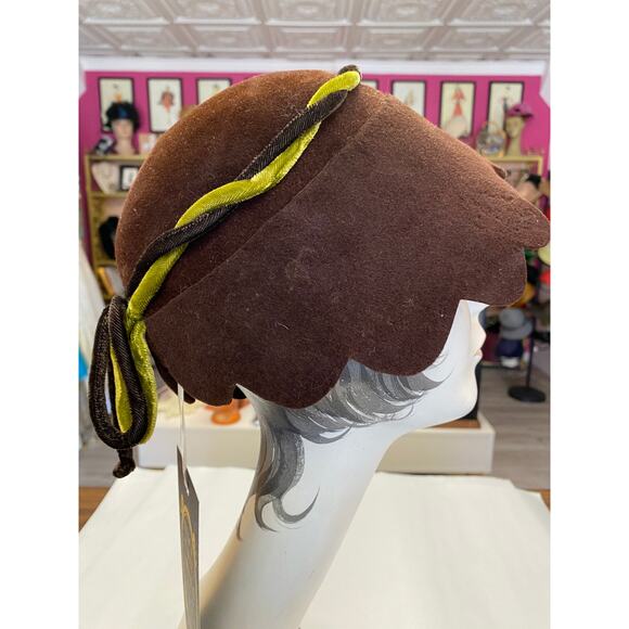 vintage 1960s cloche style brown wool hat, 60s mod scalloped hat, valerie modes - Picture 4 of 7